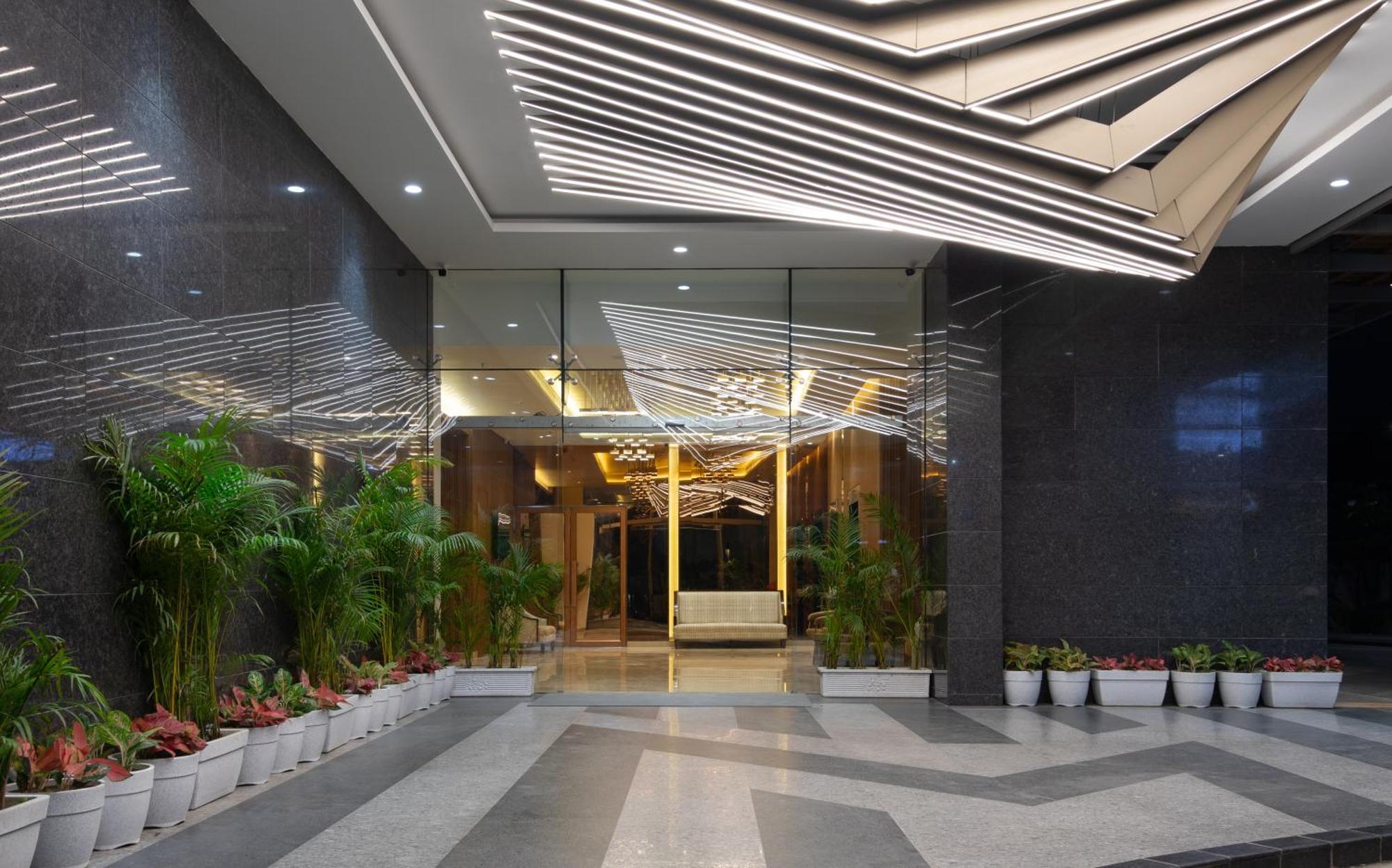 Hometel Alambagh Lucknow - A Sarovar Hotel Exterior foto