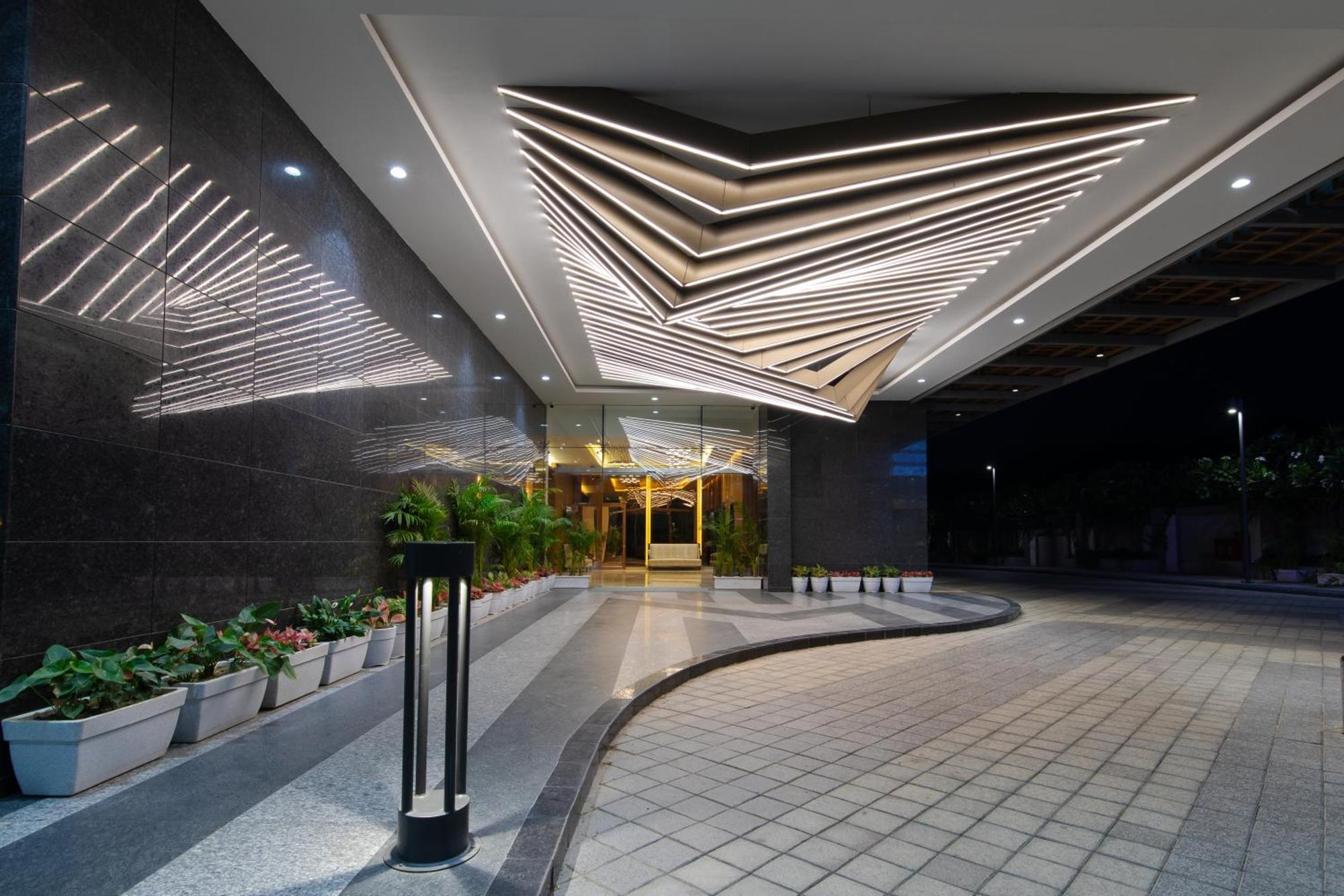 Hometel Alambagh Lucknow - A Sarovar Hotel Exterior foto