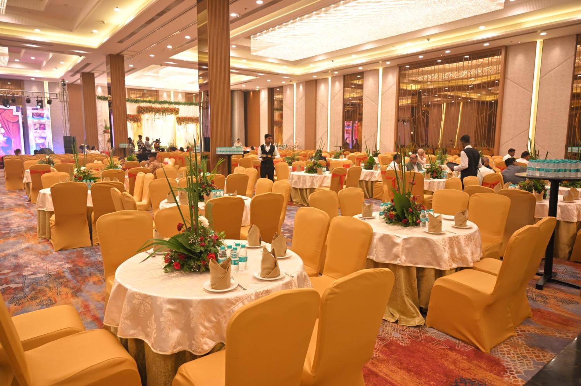 Hometel Alambagh Lucknow - A Sarovar Hotel Exterior foto