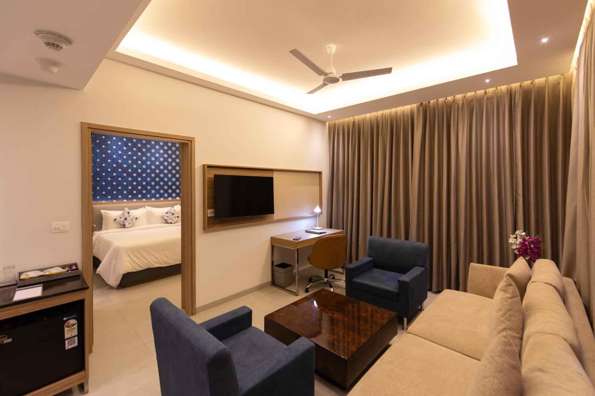 Hometel Alambagh Lucknow - A Sarovar Hotel Exterior foto